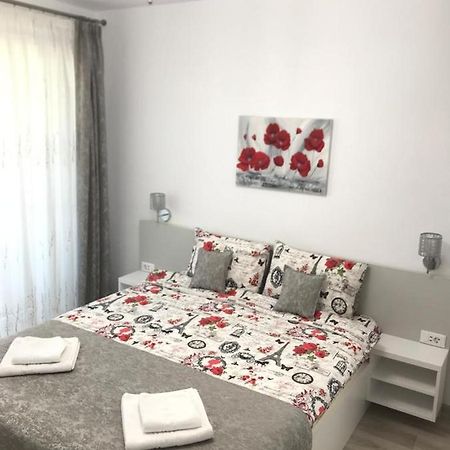New Aparthotel Floresti Екстериор снимка