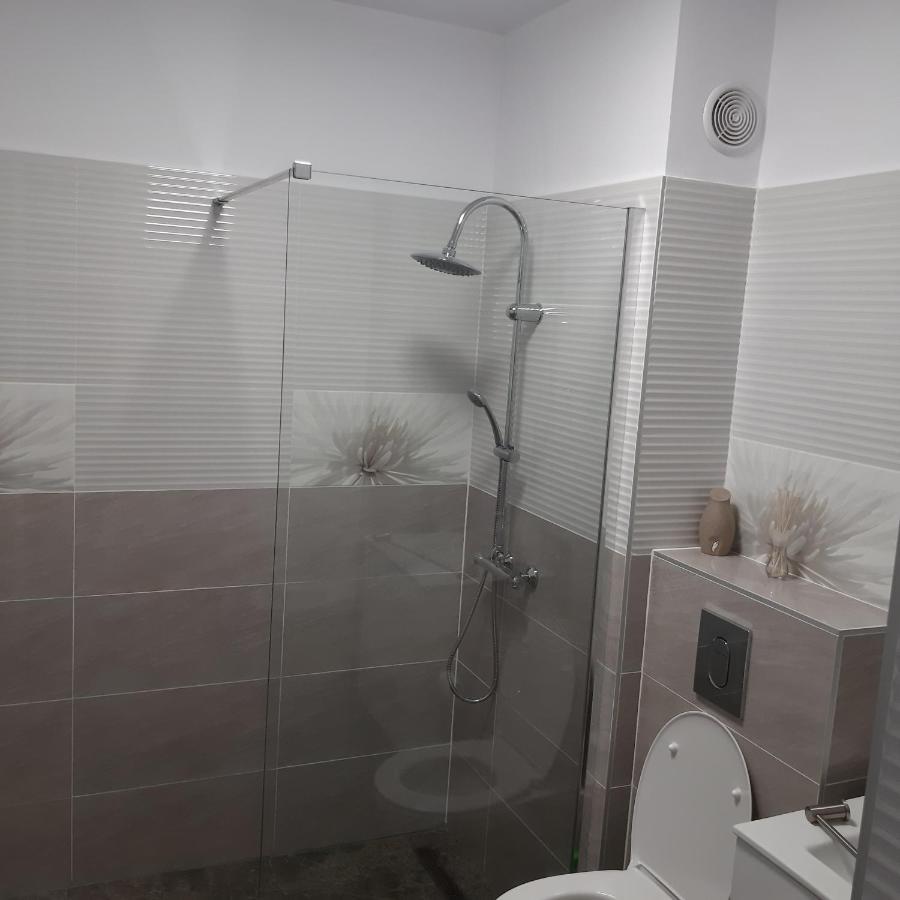 New Aparthotel Floresti Екстериор снимка