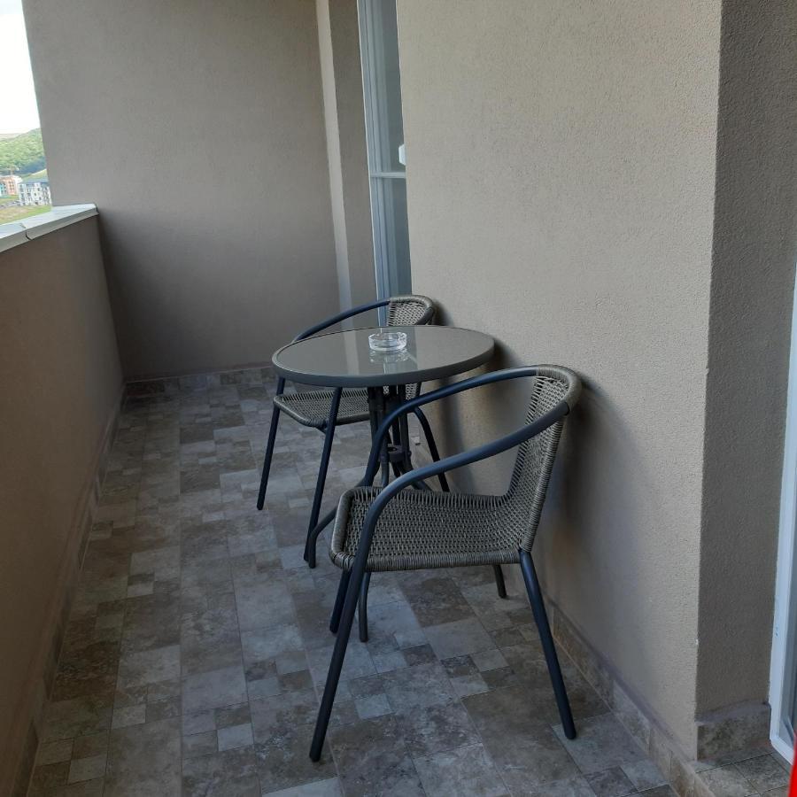 New Aparthotel Floresti Екстериор снимка